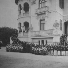 Delegações de alunos, clero e associações de caridade também prestam homenagem ao casal Guisard