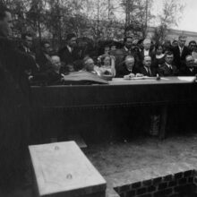 Lançamento da pedra fundamental do Edifício Félix Guisard, futura sede da administração da CTI (a caixa, revestida de chumbo, continha jornais e documentos da época)